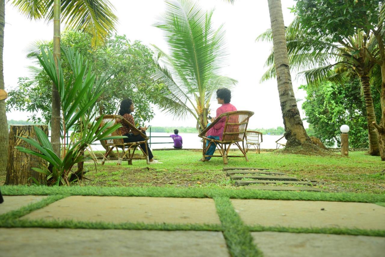 Lake N River Resort Munroe Island Mundrothuruth Exterior foto