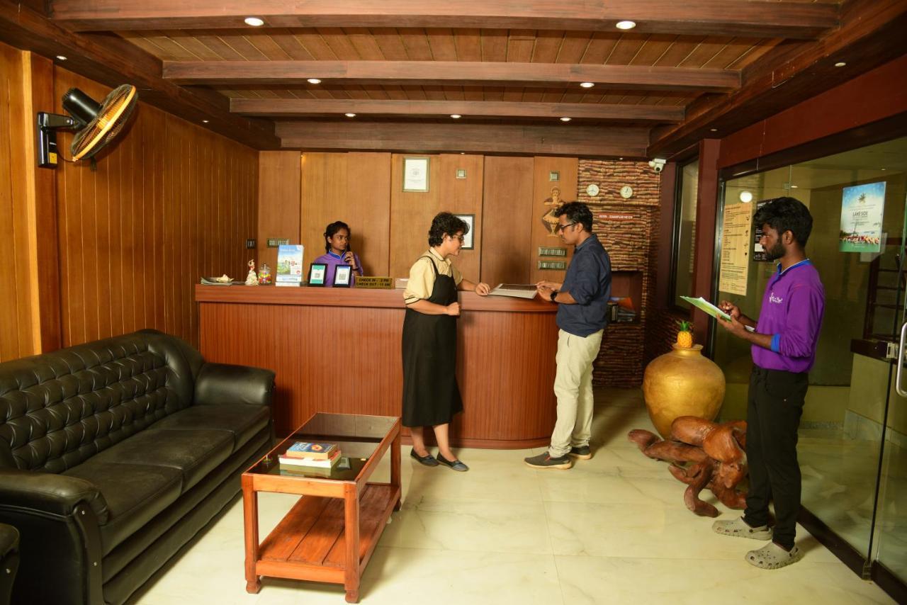 Lake N River Resort Munroe Island Mundrothuruth Exterior foto