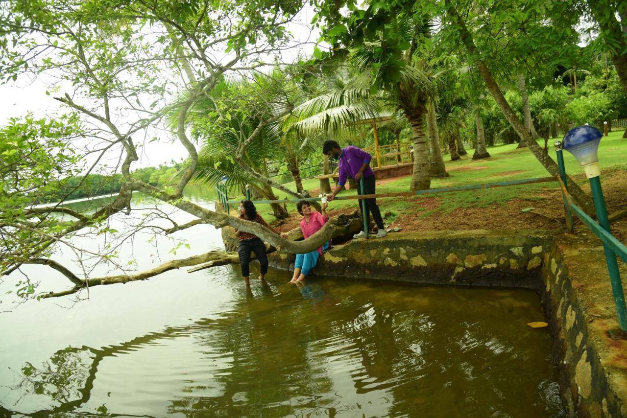 Lake N River Resort Munroe Island Mundrothuruth Exterior foto