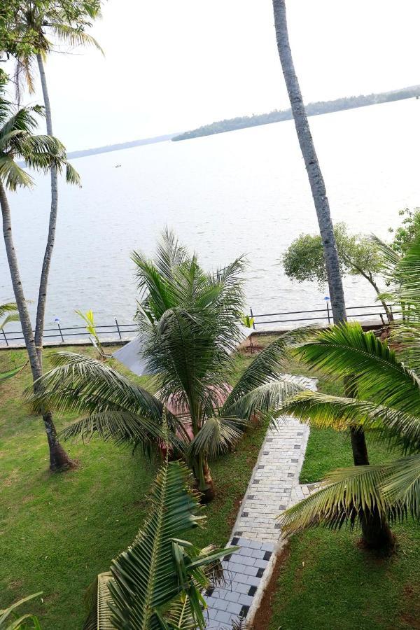 Lake N River Resort Munroe Island Mundrothuruth Exterior foto
